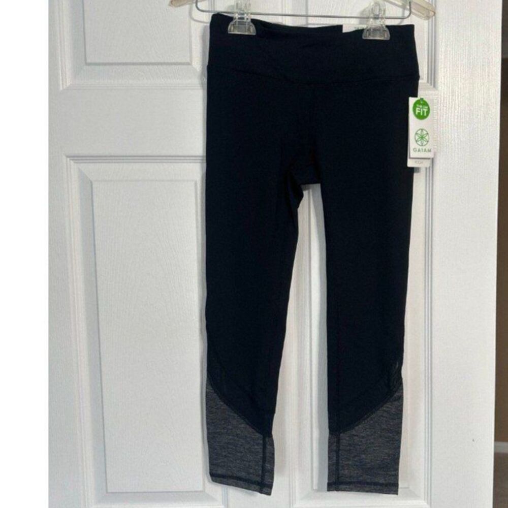 GAIAM Charcoal Heather Capri Leggings NWT $48 Size XS